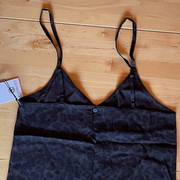 Women's Dress - Picture 8 of 9